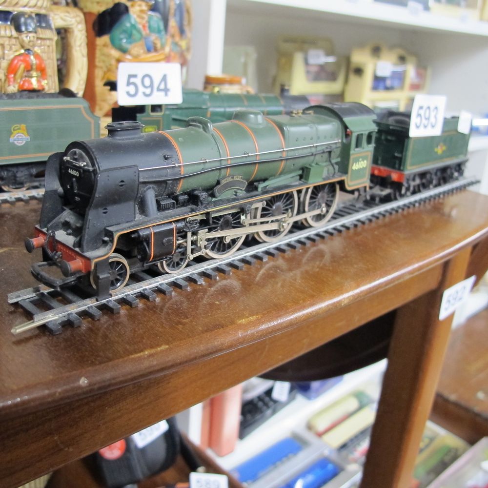 Lot 593: Airfix OO Gauge BR Green 4-6-0 Royal Scot...