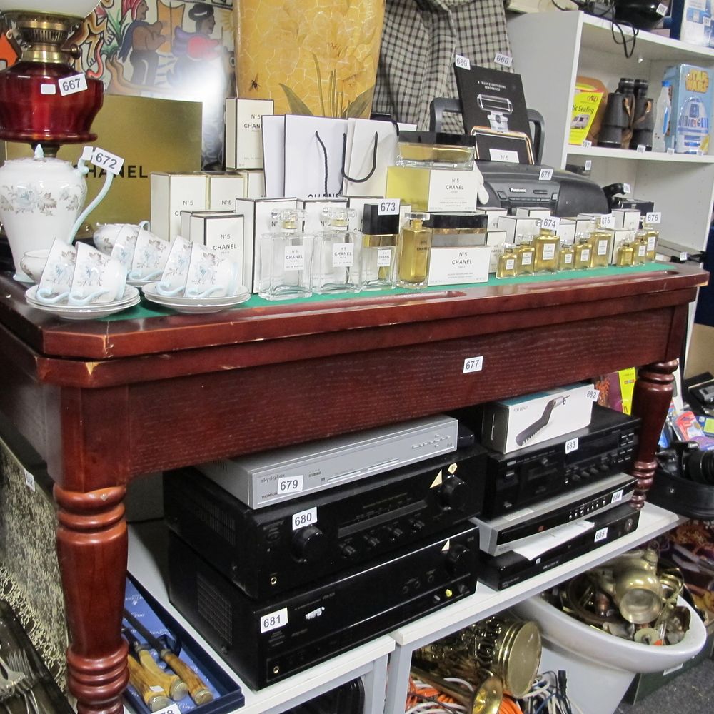 Lot 677: Gaming card table 