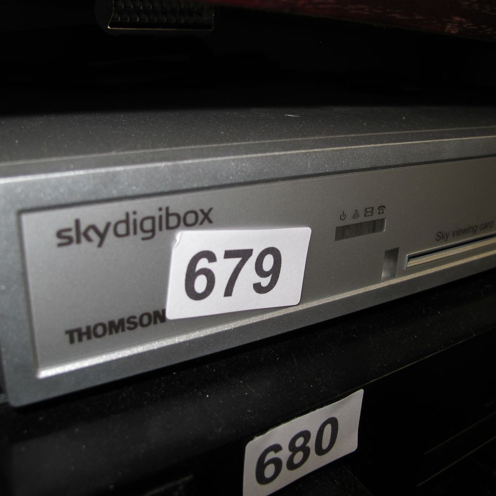 Lot 679: Thomson Digital Satellite Receiver, Standard Definition