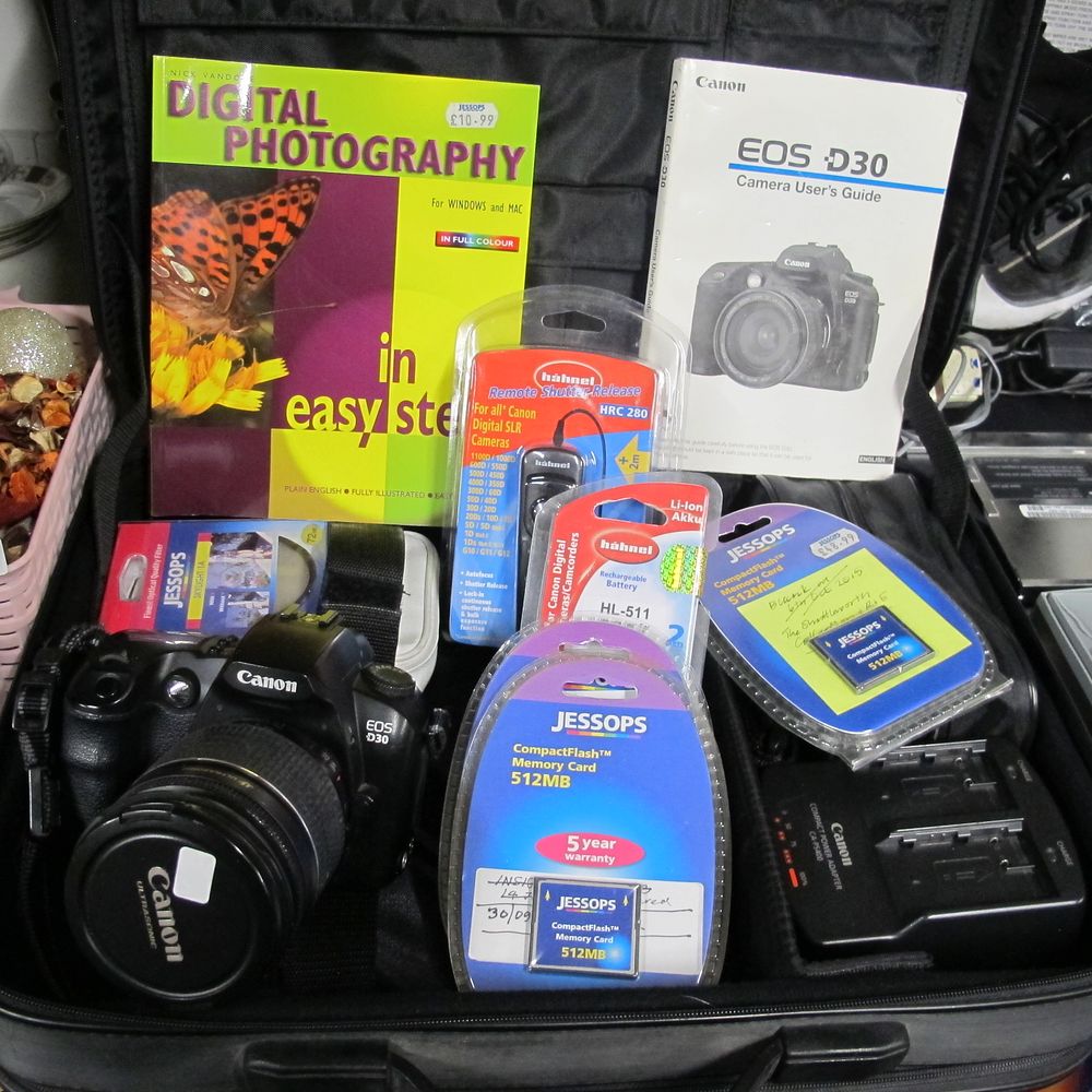 Lot 687: Canon EOS D30 Digital SLR Camera Kit with...