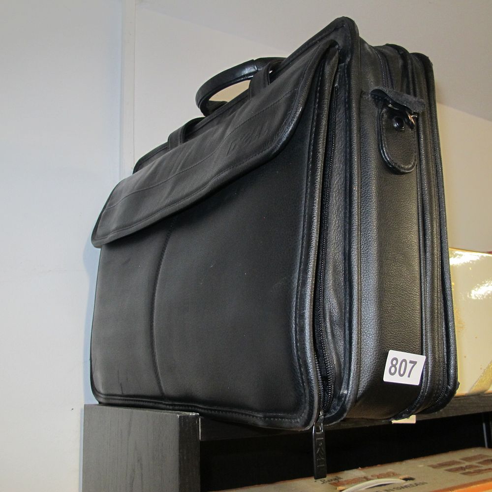 Lot 807: Dell Multi-Compartment Laptop Briefcase in Black Pebbled Leather