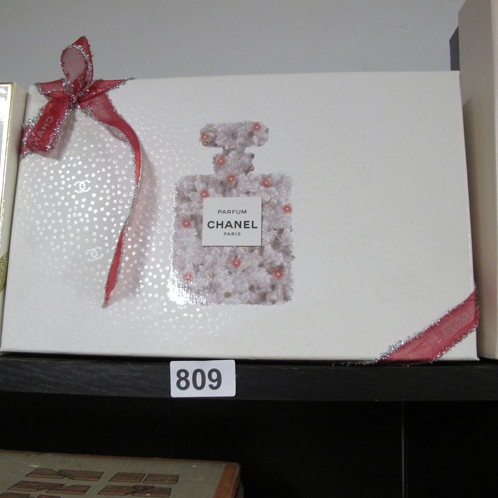 Lot 809: Chanel Parfum Holiday Gift Box