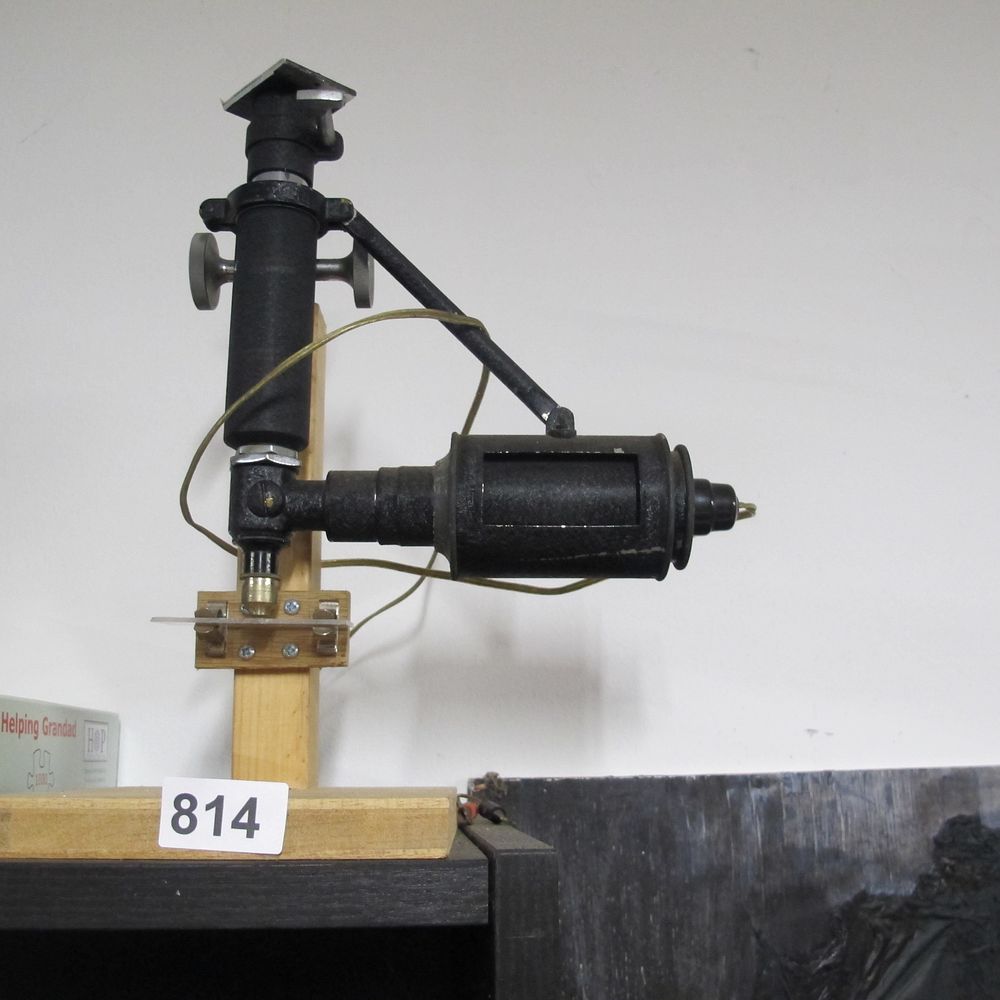Lot 814: Unmarked, Laboratory Optical Instrument Assembly, Mid-20th Century