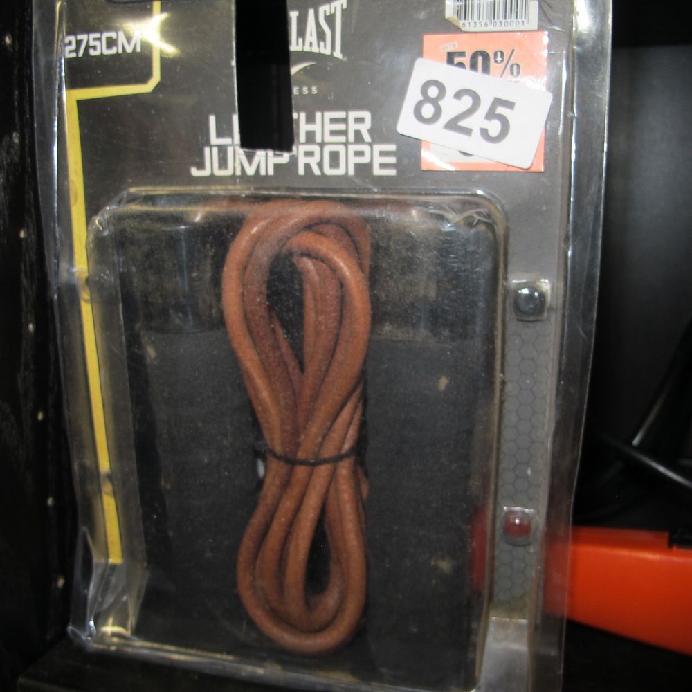 Lot 825: Everlast Leather Jump Rope with Foam Grips in...