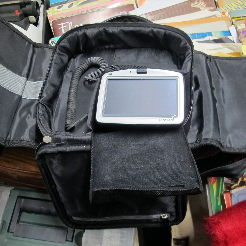 Lot 899: TomTom, GO 910, 20GB, Silver and Black