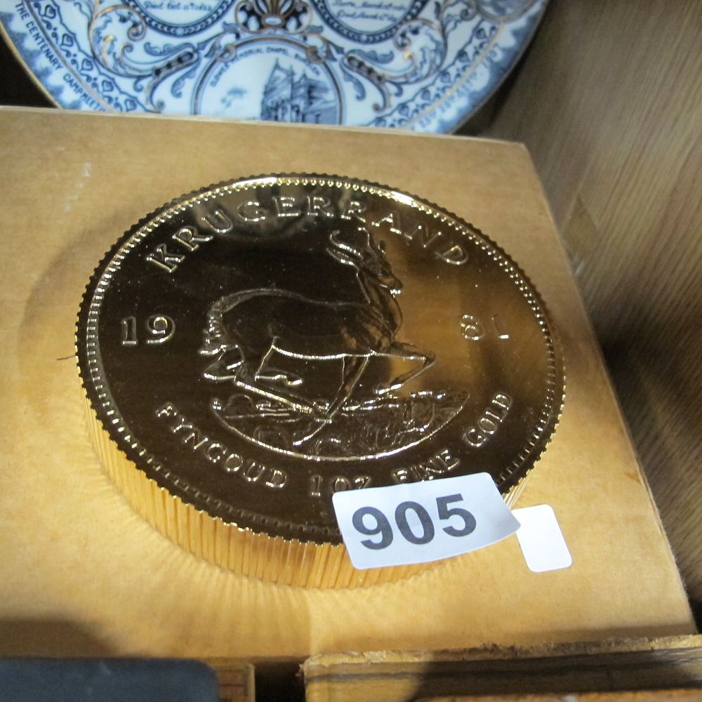 Lot 905: ZA 1981 Krugerrand Novelty Display Piece, Gold-Plated Base...