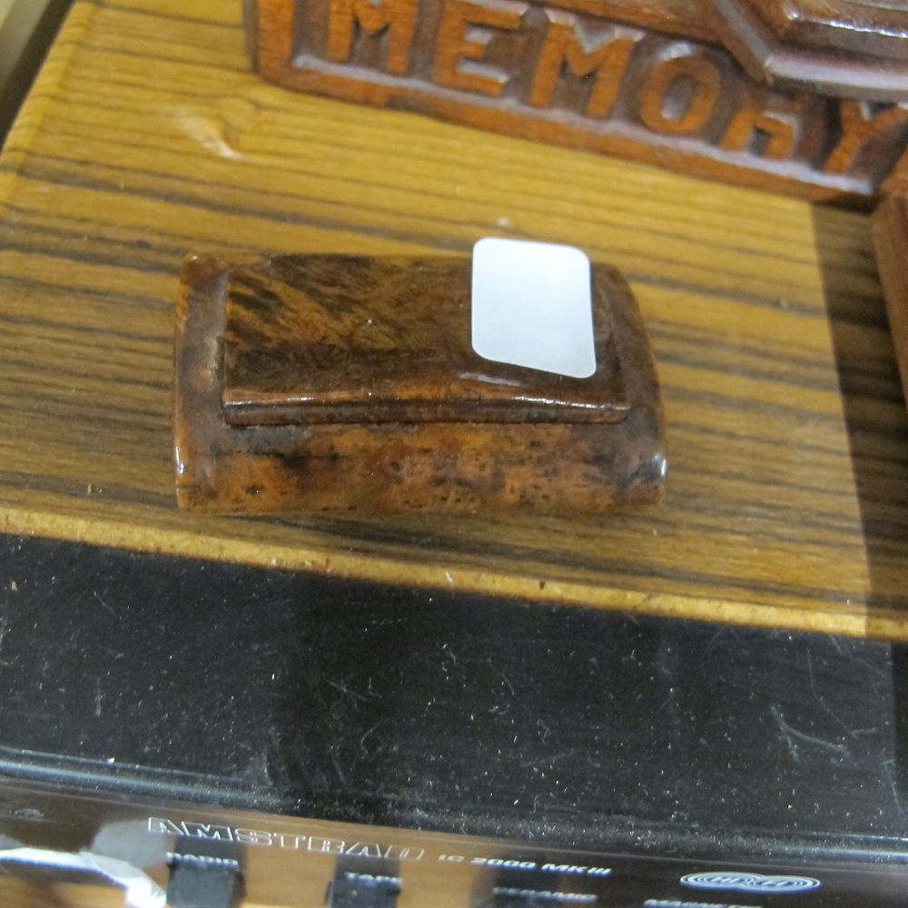 Lot 911: A 19th Century Burr Wood Snuff Box
