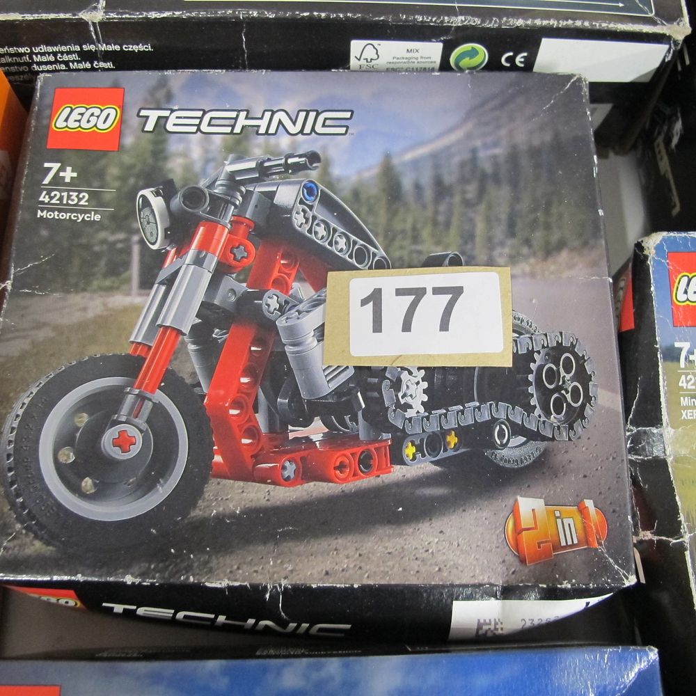 Lot 177: LEGO Technic Motorcycle 42132