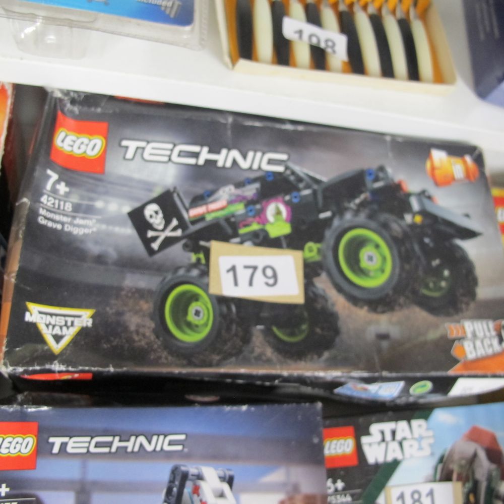 Lot 179: LEGO Technic 42118 Monster Jam Grave Digger