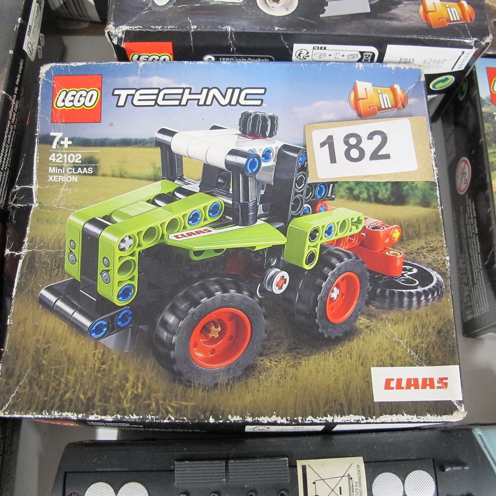 Lot 182: LEGO Technic Mini CLAAS XERION 42102 2-in-1 Building...