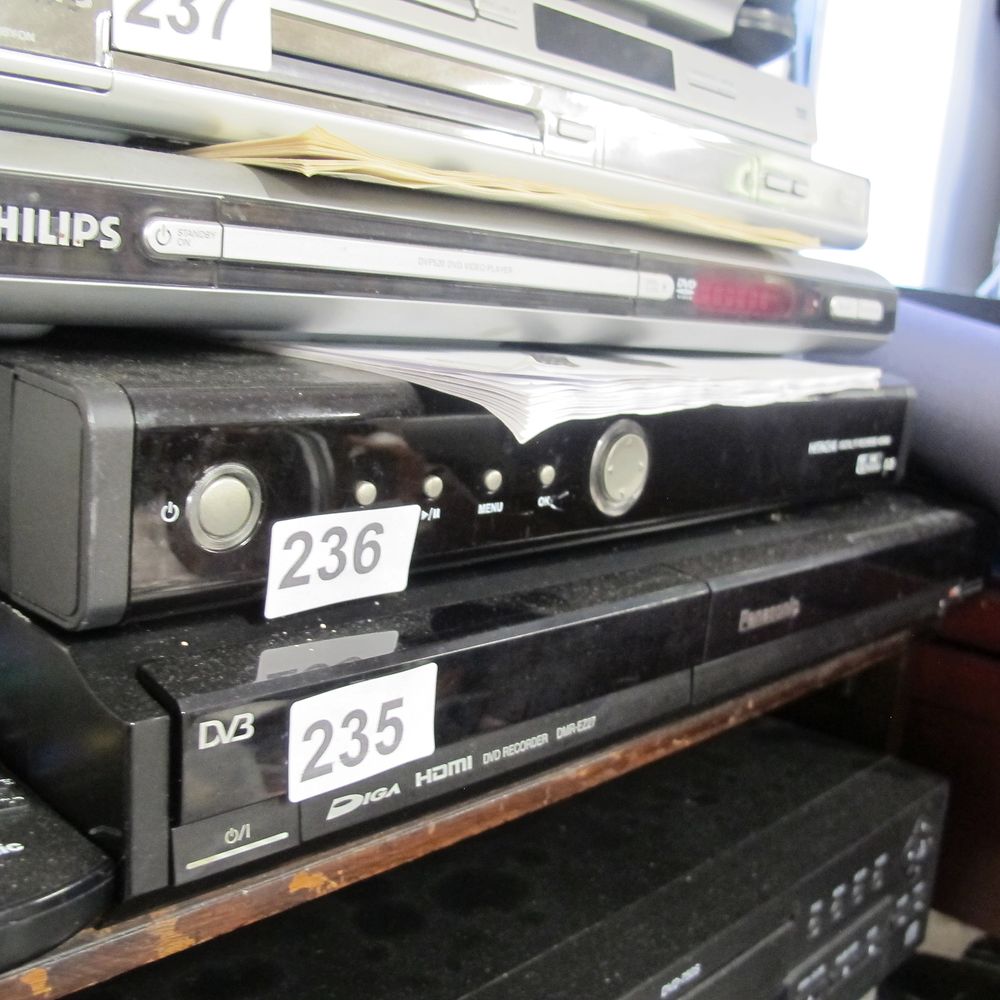 Lot 236: A Hitachi hard drive recorder