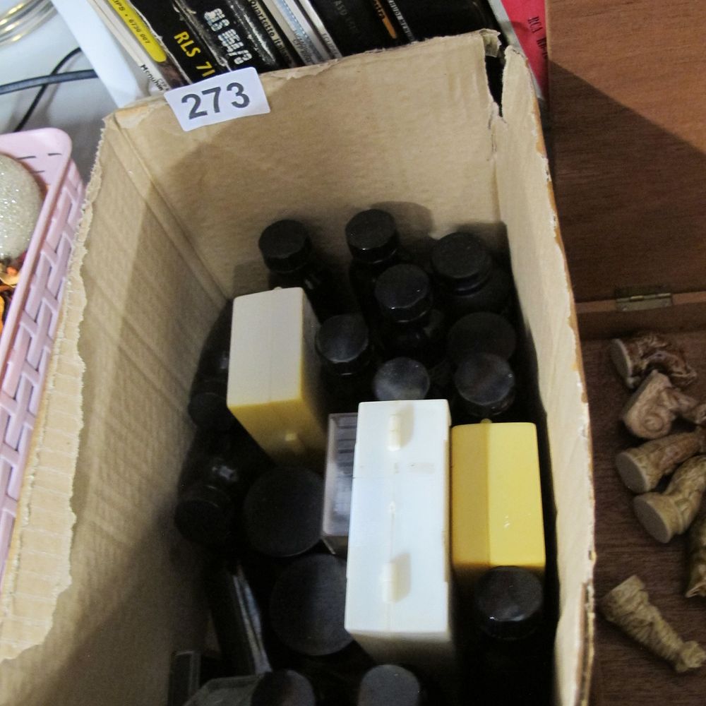 Lot 273: A collection of microscope examples