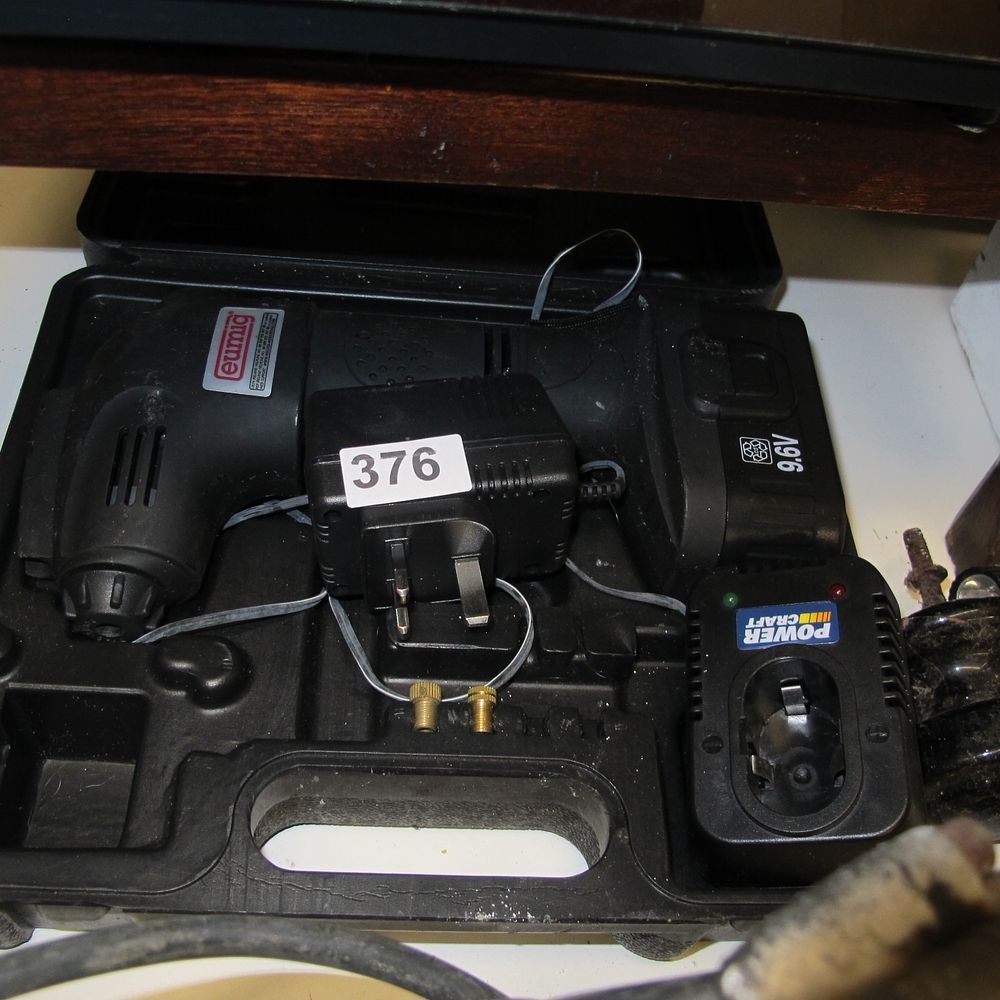 Lot 376: Eumig 9.6V Cordless Rechargeable Air Pump Kit