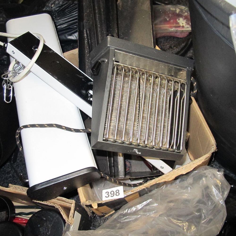 Lot 398: A Group of Miscellaneous Household and Industrial Items