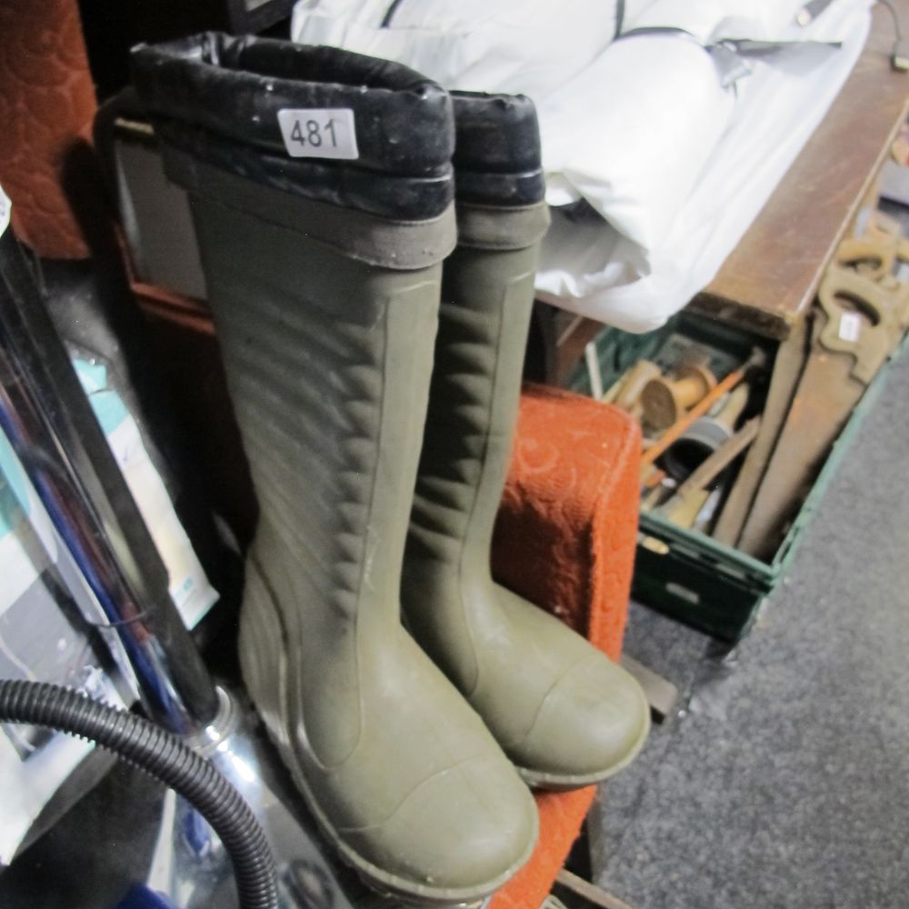 Lot 481: A Pair of Frogg Toggs Men's Cascades Waterproof...