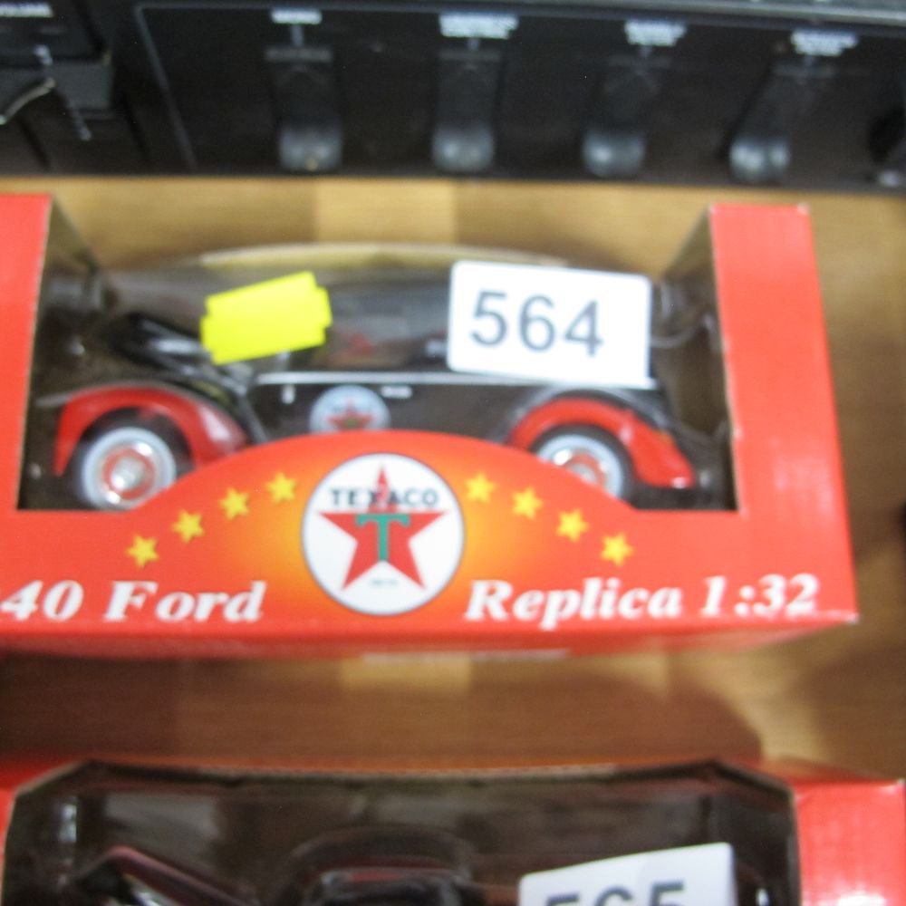 Lot 564: K-Line Texaco Old Timer Collection II 1940 Ford...