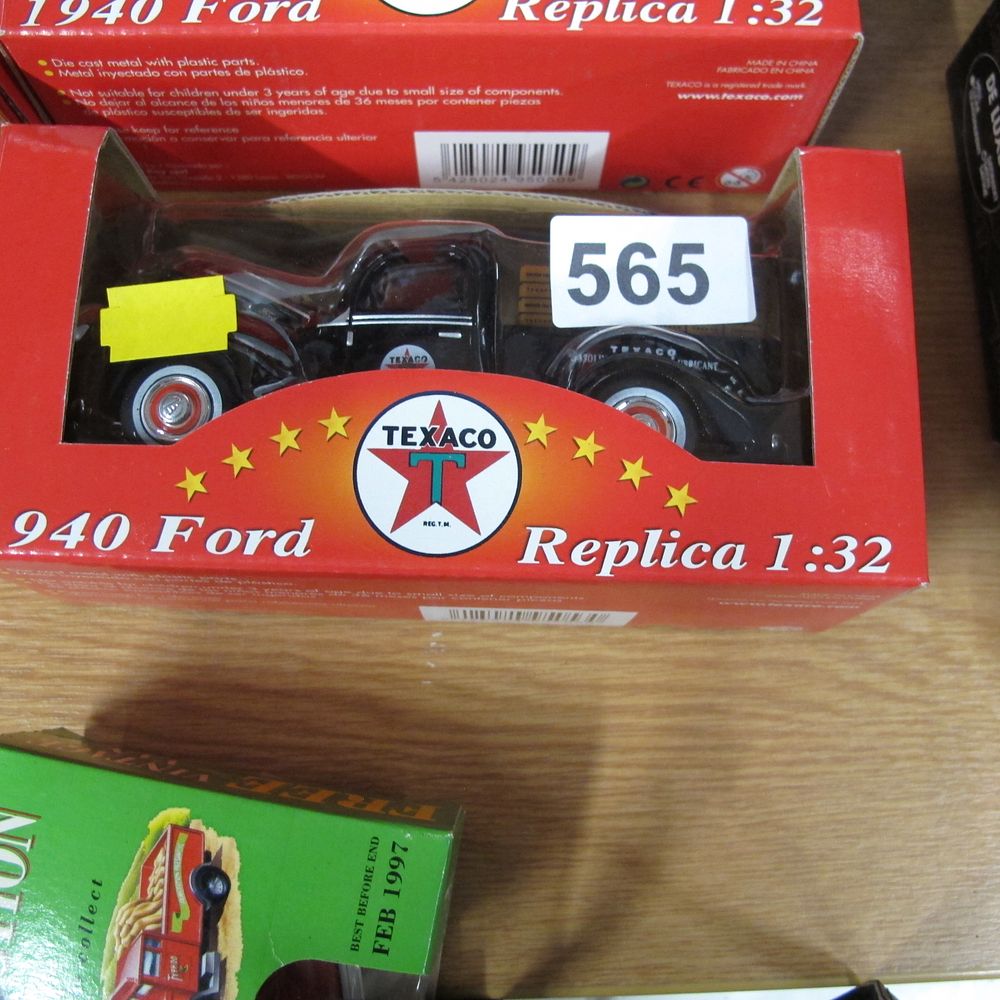 Lot 565: A Boxed 1:32 Scale 1940 Ford Replica Die-Cast...