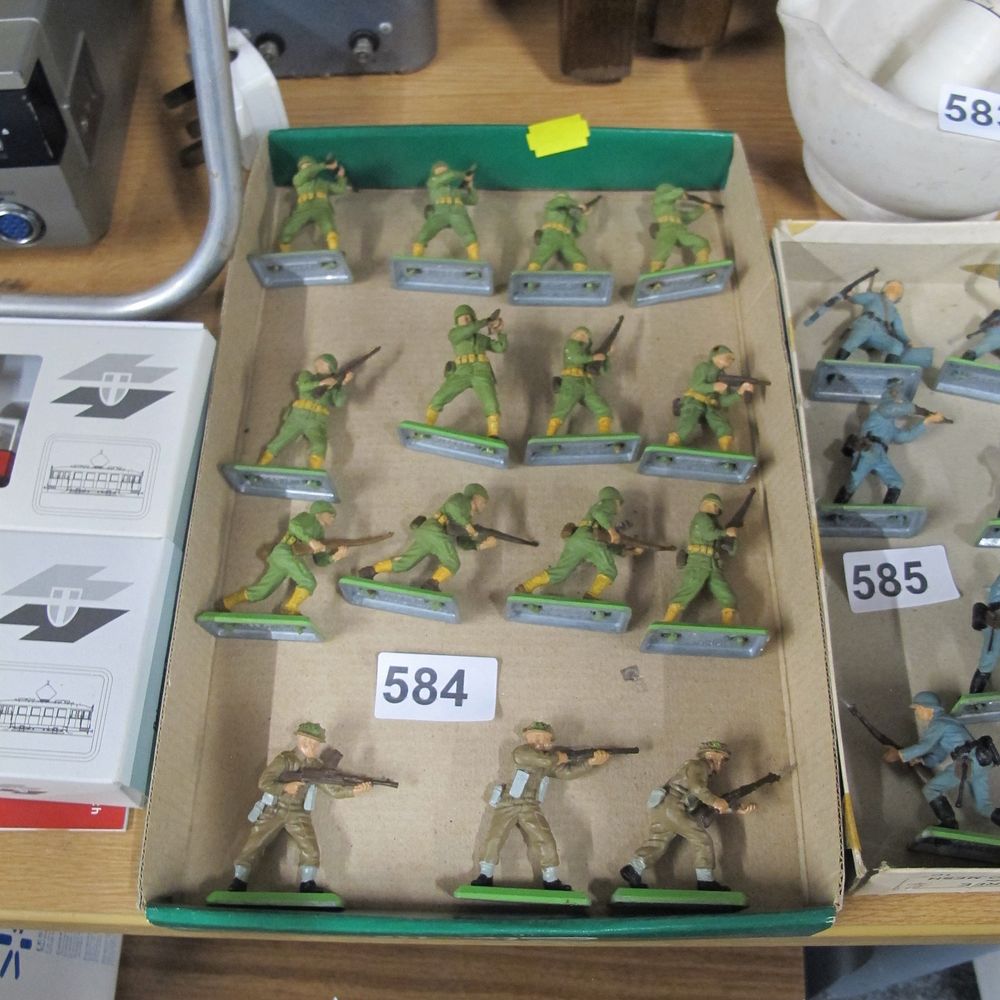 Lot 584: A Collection of Britains Deetail Plastic Military Figures