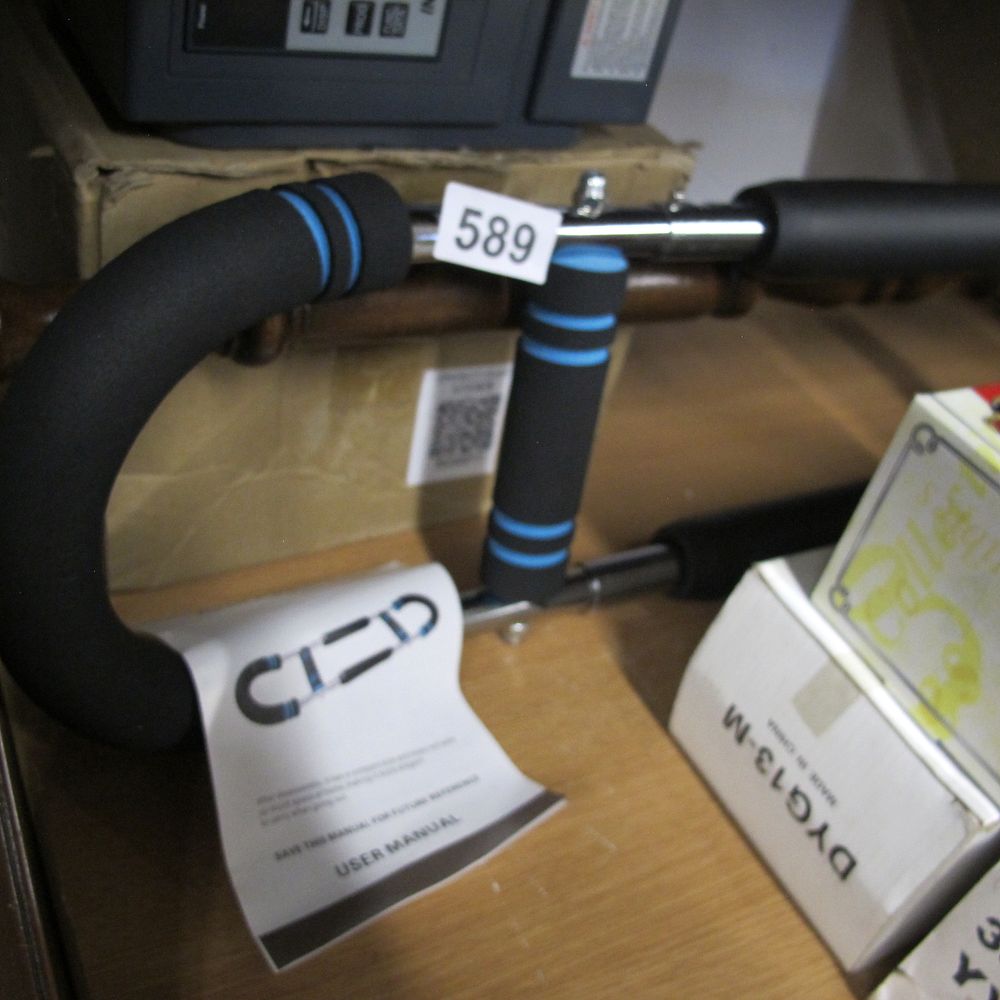 Lot 589: A CID Multi-Grip Doorway Pull-Up Bar