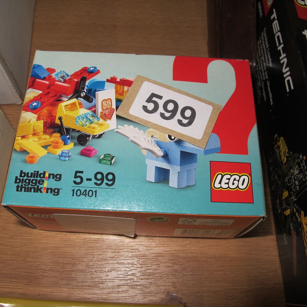 Lot 599: LEGO Classic Rainbow Fun 10401 Building Set