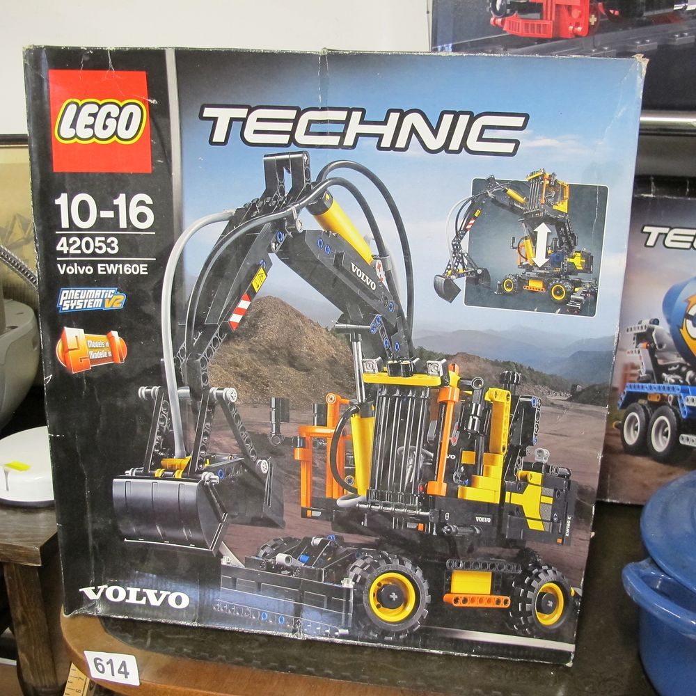 Lot 614: LEGO Technic Volvo EW160E Set 42053