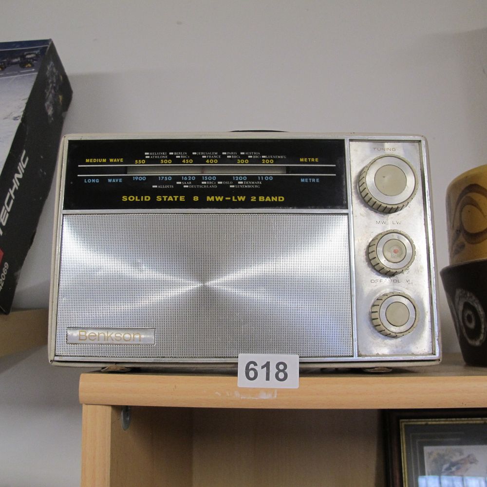 Lot 618: A Benkson Solid State 8 MW-LW 2 Band...