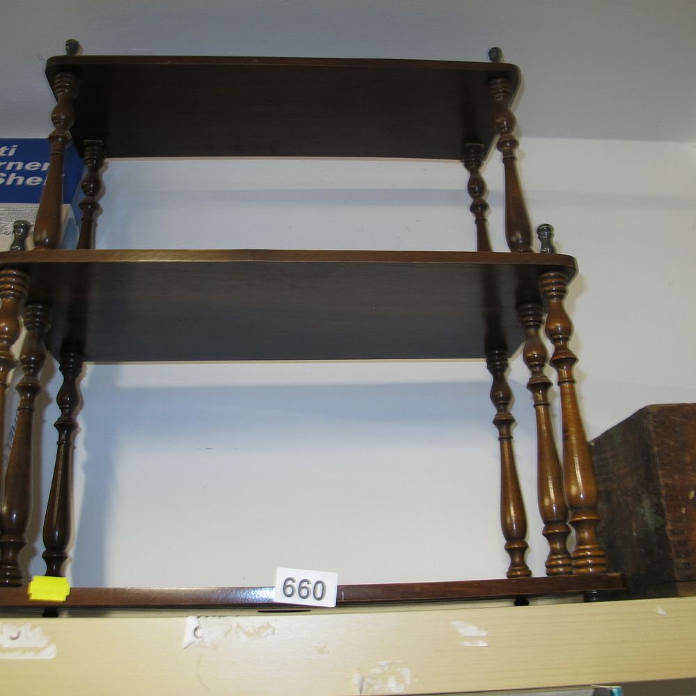 Lot 660: American Drew The Look of America Three Tier...