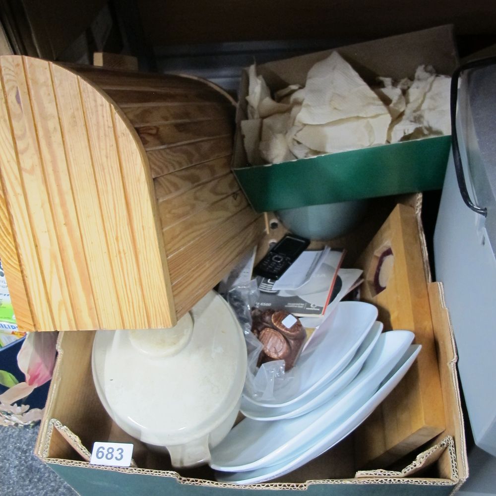Lot 683: An Assortment of Kitchenware and Household Goods