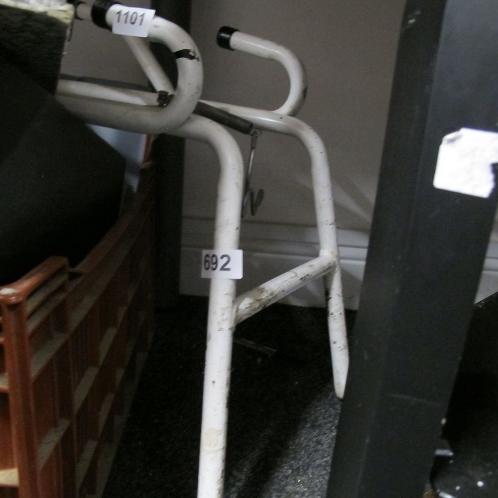 Lot 692: A ladder gutter Rail