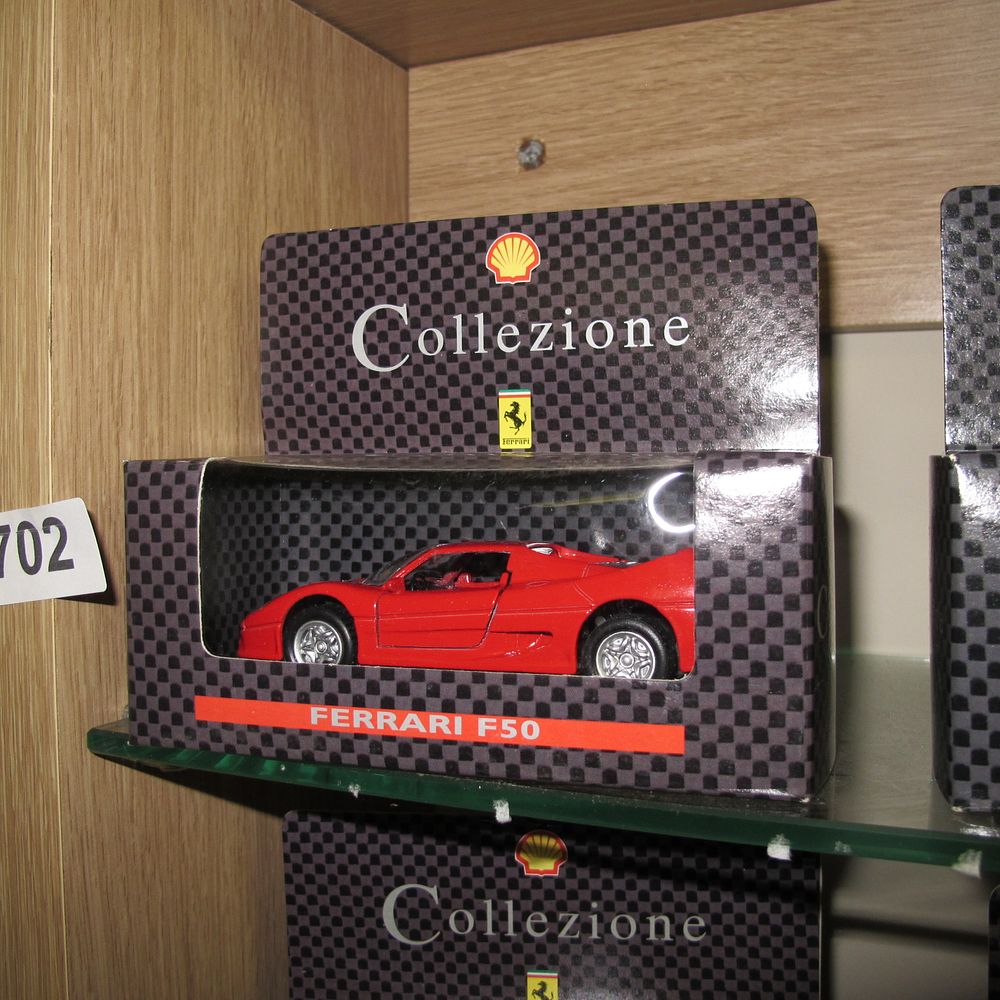 Lot 702: A Maisto Shell Collezione Ferrari Die-Cast Model Car