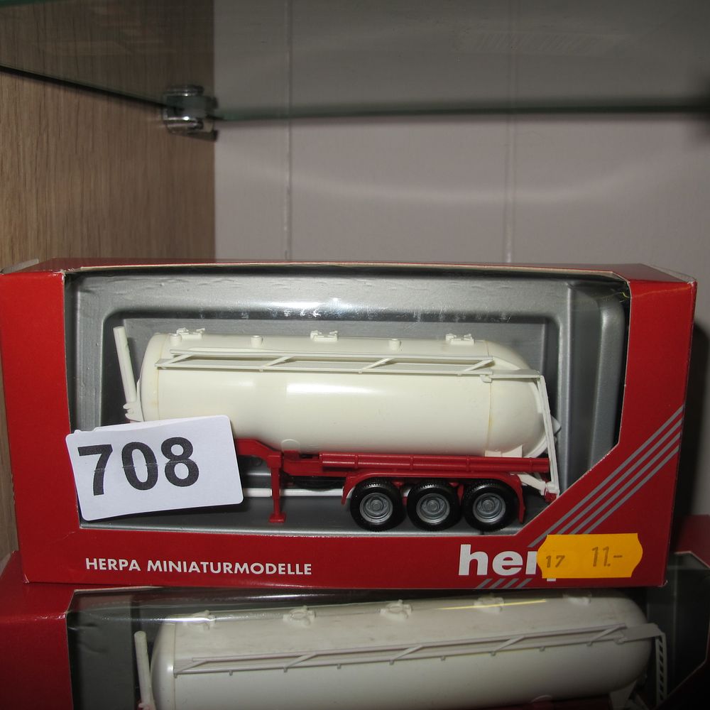 Lot 708: A Herpa Feldbinder 60m³ Silo Trailer