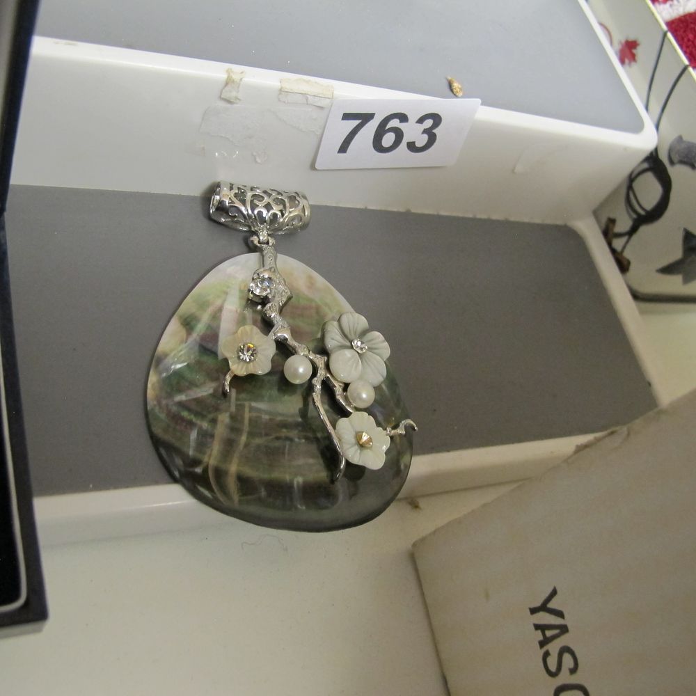 Lot 763: Yaso Abalone and Carved Mother of Pearl Floral...