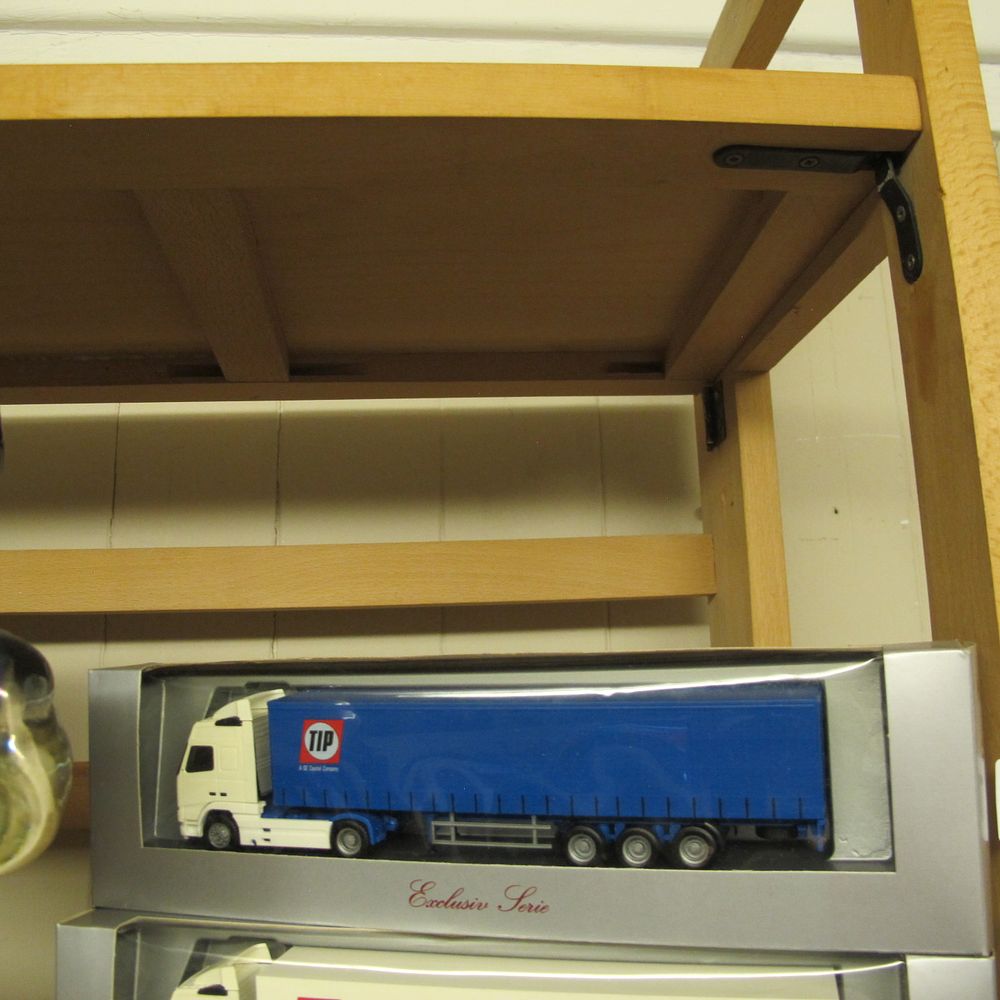 Lot 782: A Herpa 1:87 Scale DAF 95 Semi-Truck in...