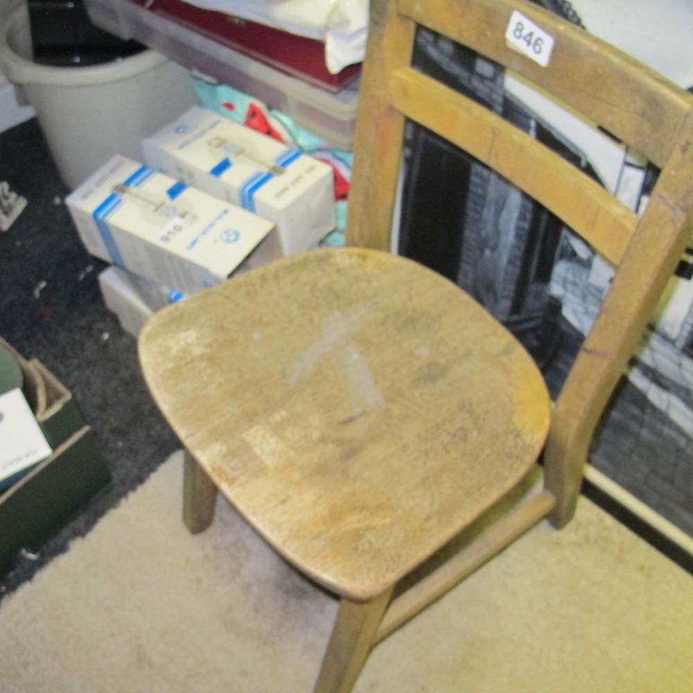 Lot 846: A Solid Oak Schoolhouse Side naughty Chair 