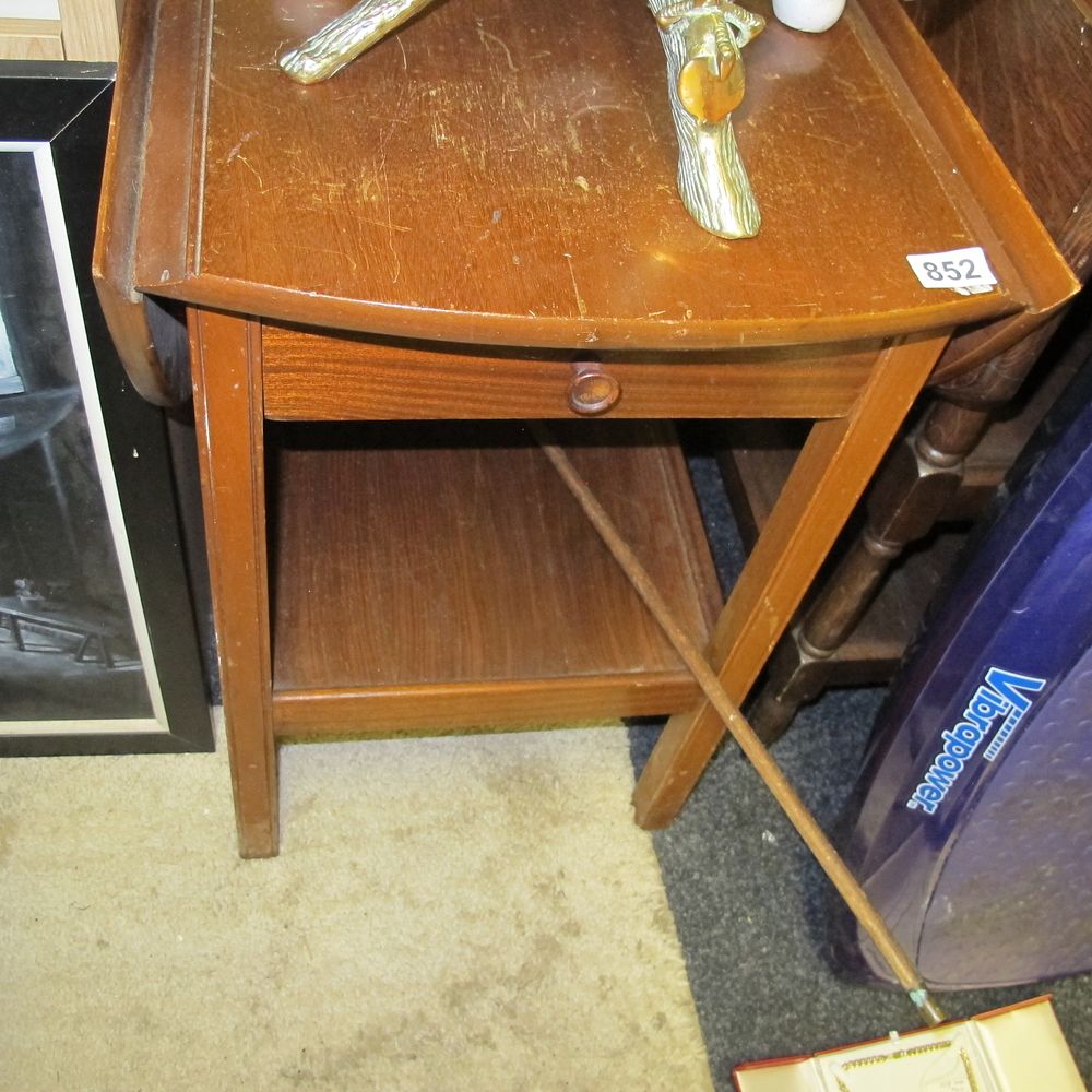 Lot 852: A Mersman Furniture Mid-Century Modern Walnut Finish Drop-Leaf...