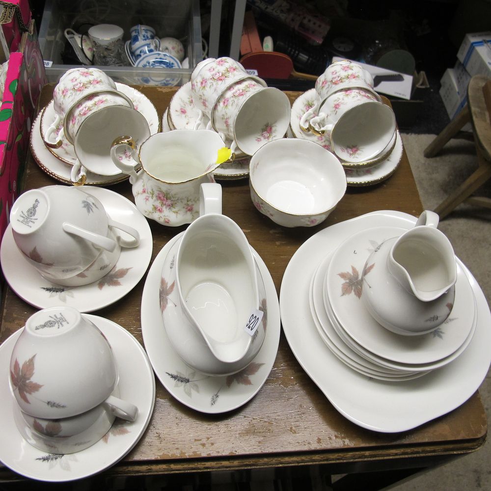 Lot 920: A Collection of Royal Doulton Tumbling Leaves and...