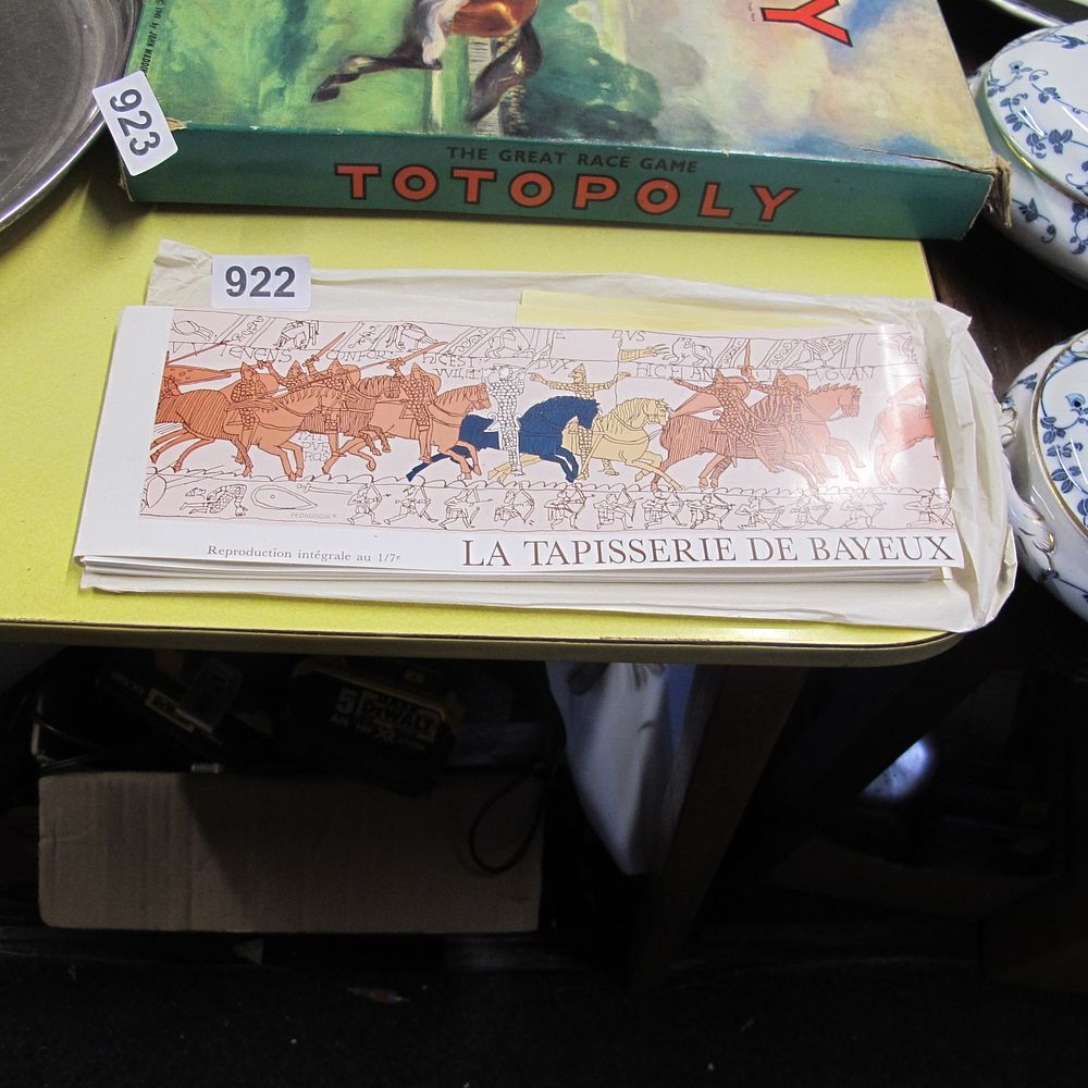 Lot 922: Two Vintage Items Comprising a Pedagogia Bayeux Tapestry...