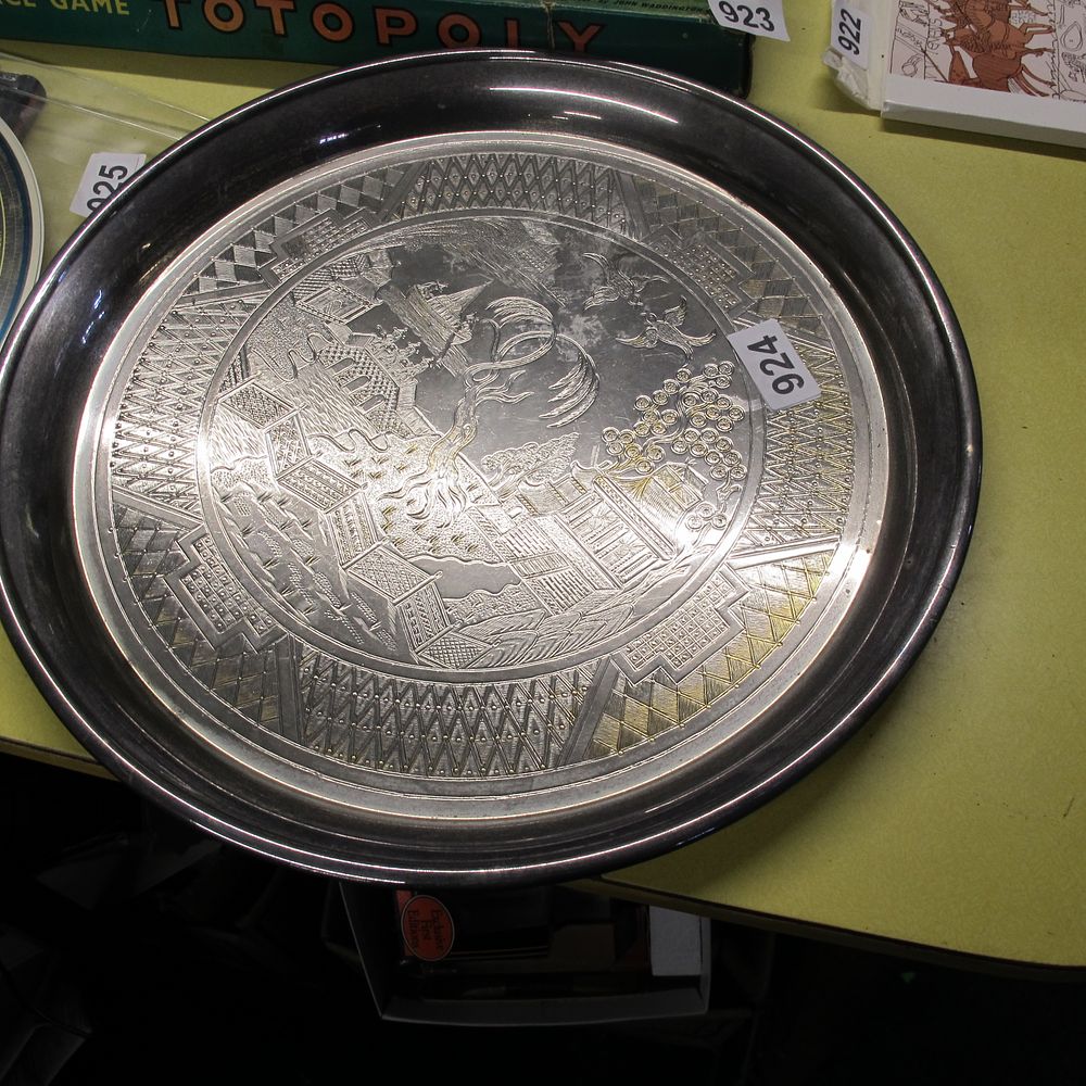 Lot 924: A Vintage English Silver-Plated Feudal Pattern Chinoiserie Charger