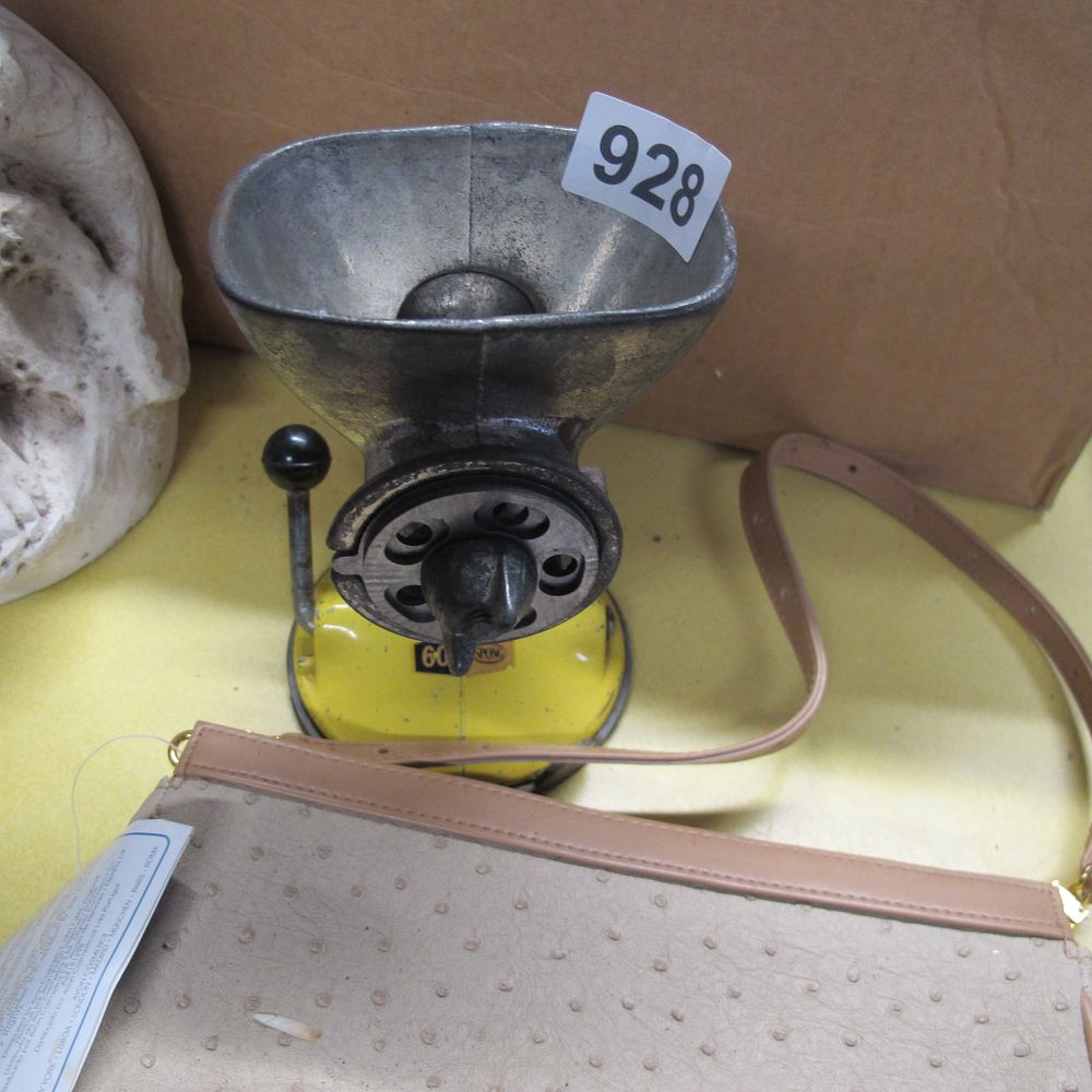Lot 928: Spong and Co. Model 601 Manual Food Mincer...