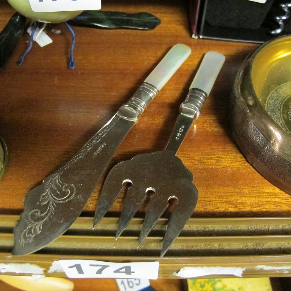 Lot 174: A Pair of Silver-Plated and Mother-of-Pearl Fish Servers