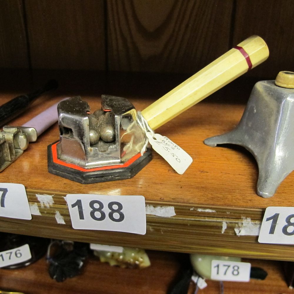 Lot 188: An Art Deco Spong Octagon Knife Sharpener
