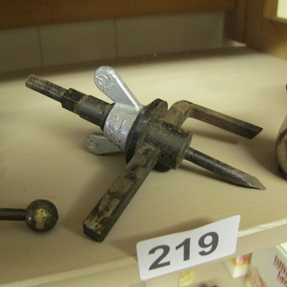 Lot 219: A Taiwanese LS-130 Adjustable Hole and Washer Cutter
