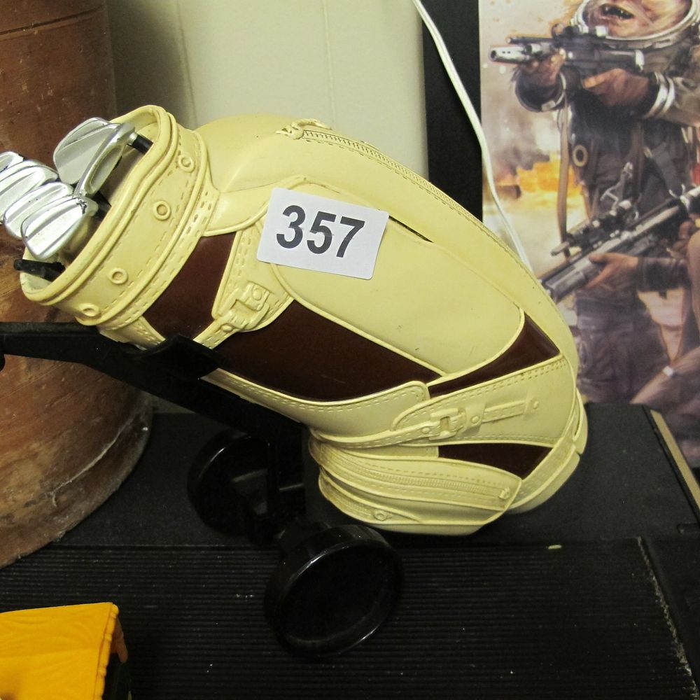 Lot 357: A Betacom novelty golf bag landline telephone