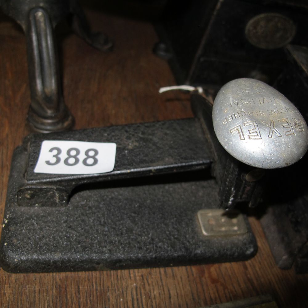 Lot 388: A Rexel Universal Centre Stitcher No. 36