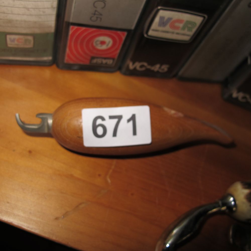 Lot 671: A Mid-Century Modern style pottery trimming tool