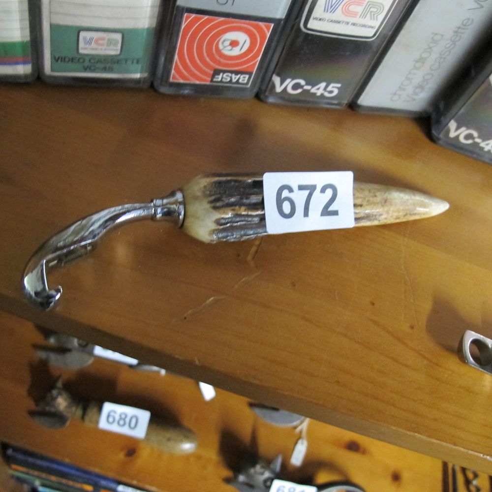 Lot 672: A late Victorian staghorn handled button hook