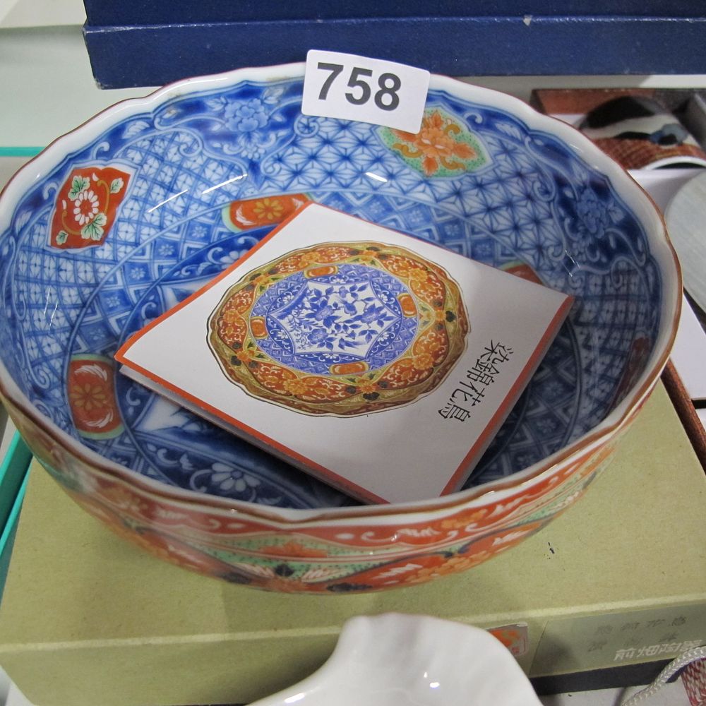 Lot 758: A Japanese Maehata Toki Imari Style Porcelain Bowl
