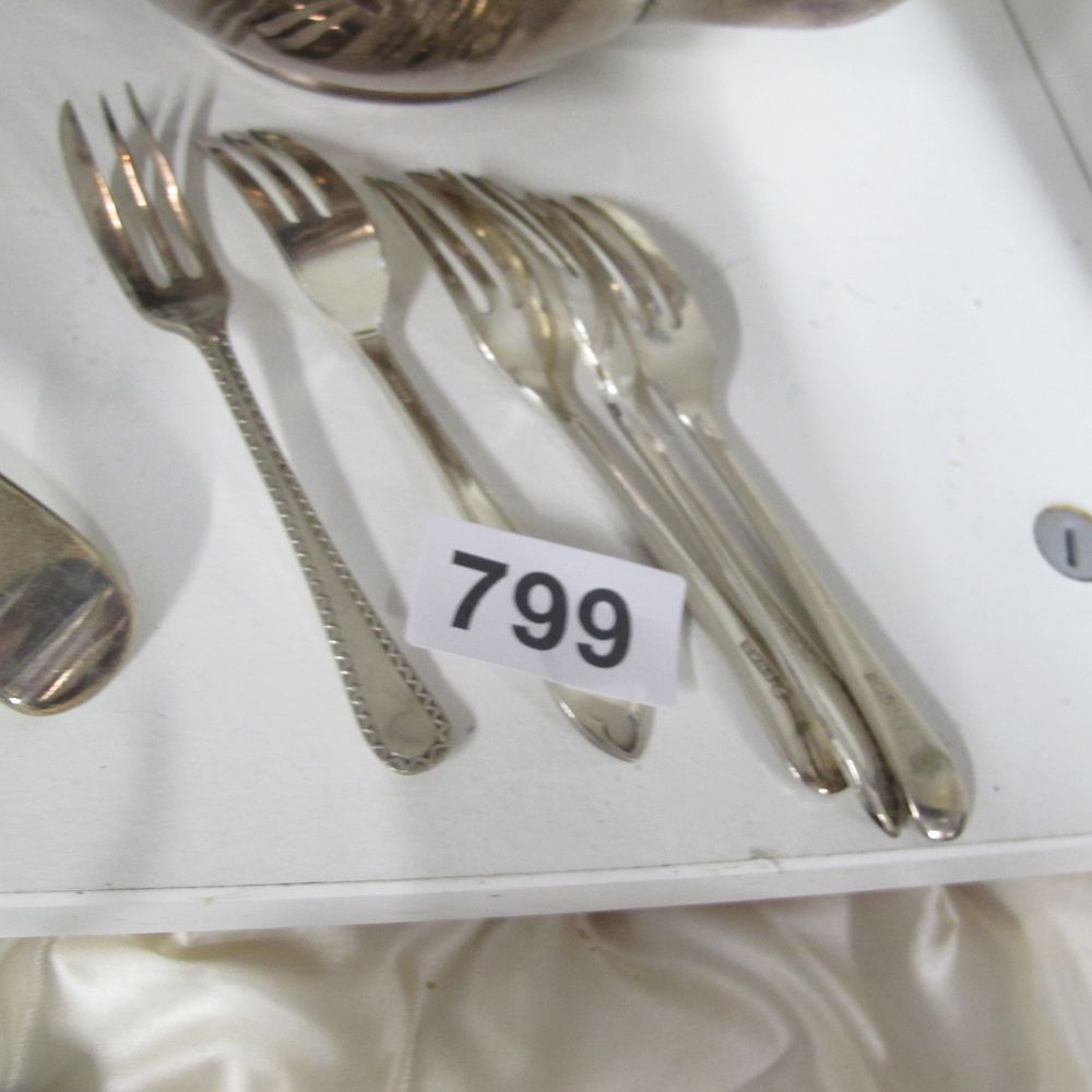 Lot 799: A Group of fruit forks