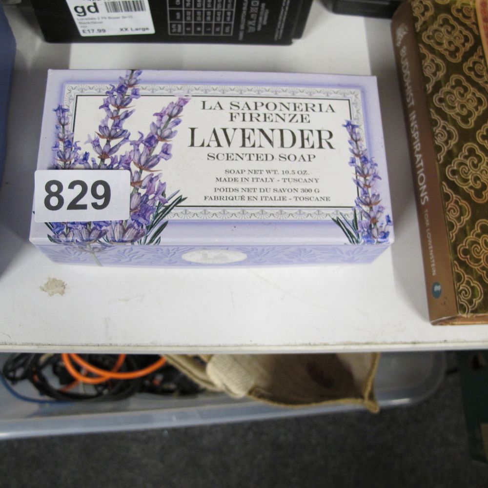 Lot 829: A boxed  sealed La Saponeria Firenze lavender scented...
