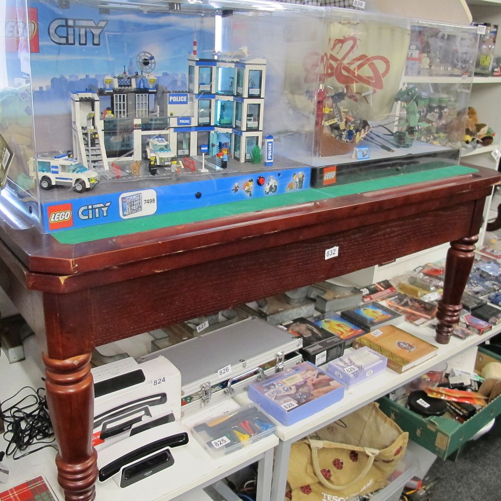 Lot 832: A large gambling card table/back gammon and roulette...